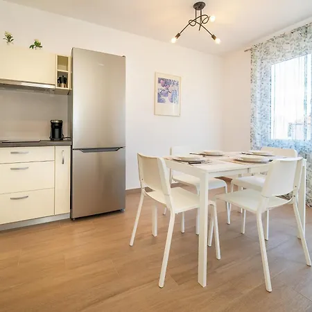 Poolside Anabella Apartament *