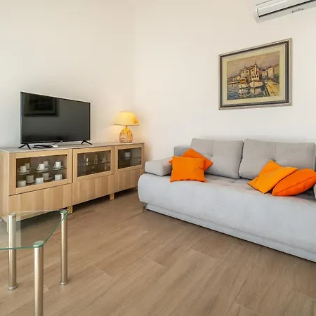 Apartament Poolside Anabella *