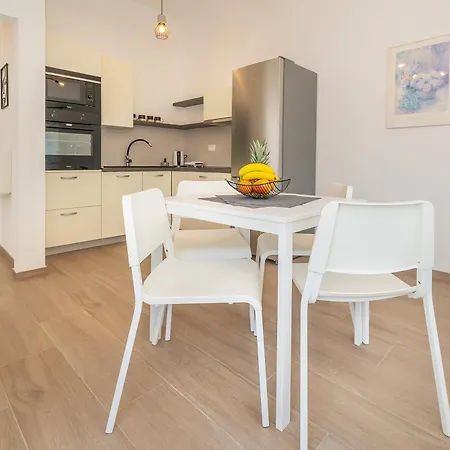 Apartament Poolside Anabella