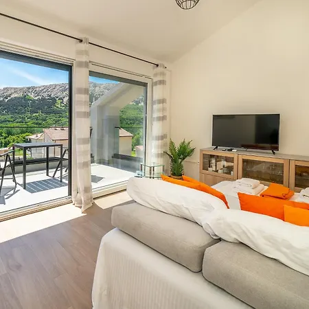 Poolside Anabella Baška