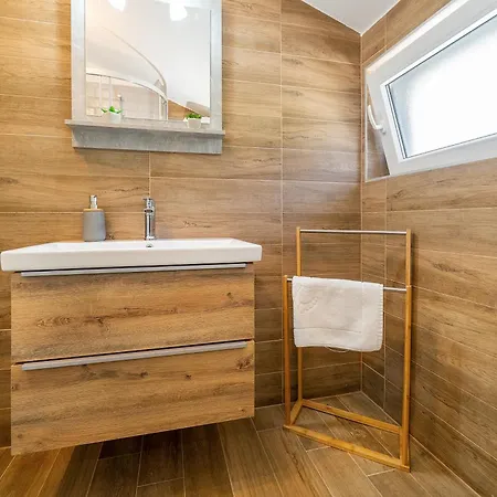 Poolside Anabella * Baška