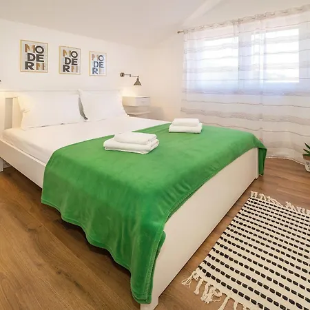 Poolside Anabella Apartament