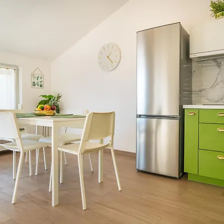 Poolside Anabella Baška