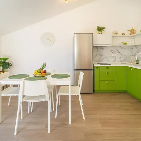 Apartament Poolside Anabella