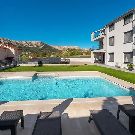 Apartament Poolside Anabella