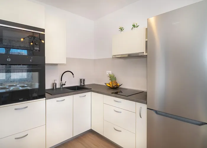 Poolside Anabella * Baška