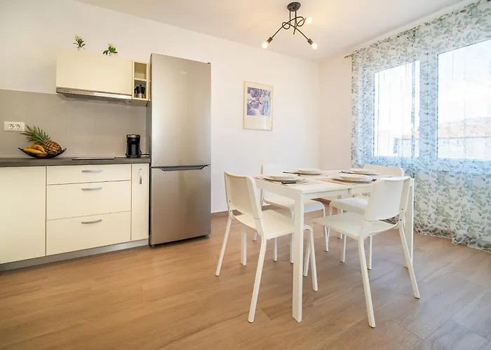 Poolside Anabella Apartament *