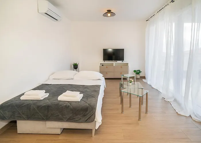 Poolside Anabella Apartament *