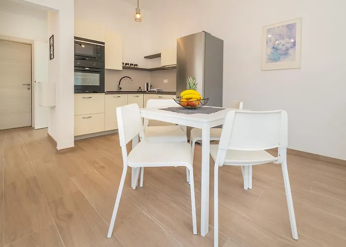 Apartament Poolside Anabella