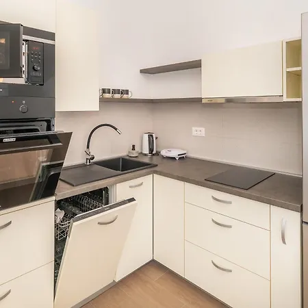 Poolside Anabella * Baška