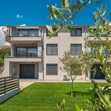 Apartman Poolside Anabella *