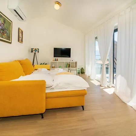 Apartman Poolside Anabella
