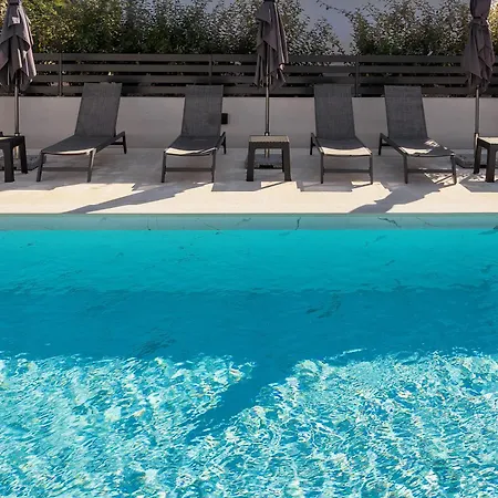 Poolside Anabella Apartment *