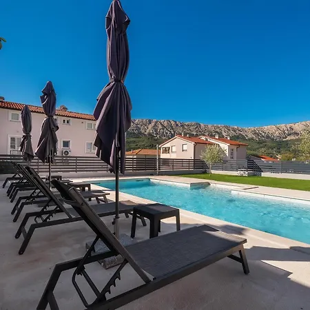 Poolside Anabella Apartment *