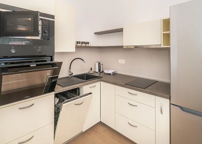 Poolside Anabella * Baška