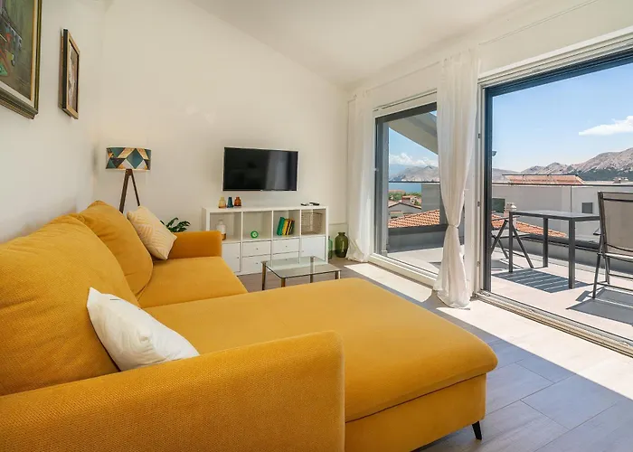 Poolside Anabella Apartment