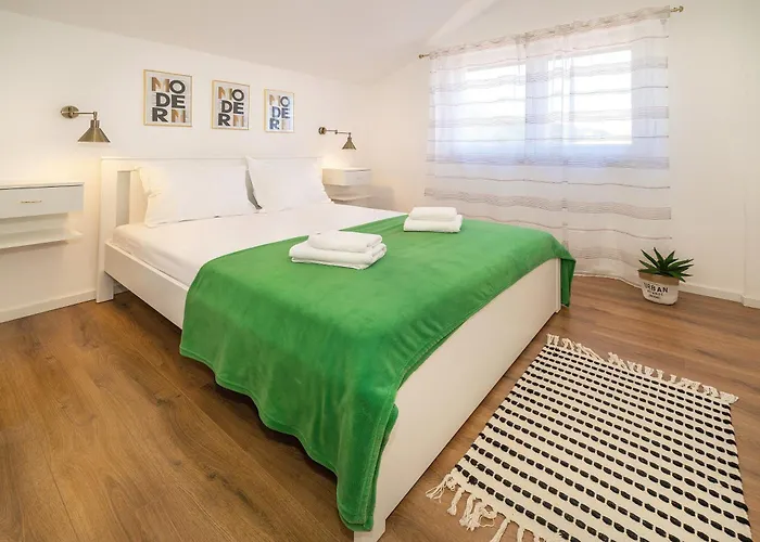 Poolside Anabella Apartment