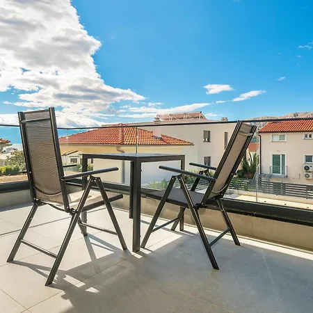 Apartmán Poolside Anabella