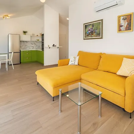 Poolside Anabella Apartmán